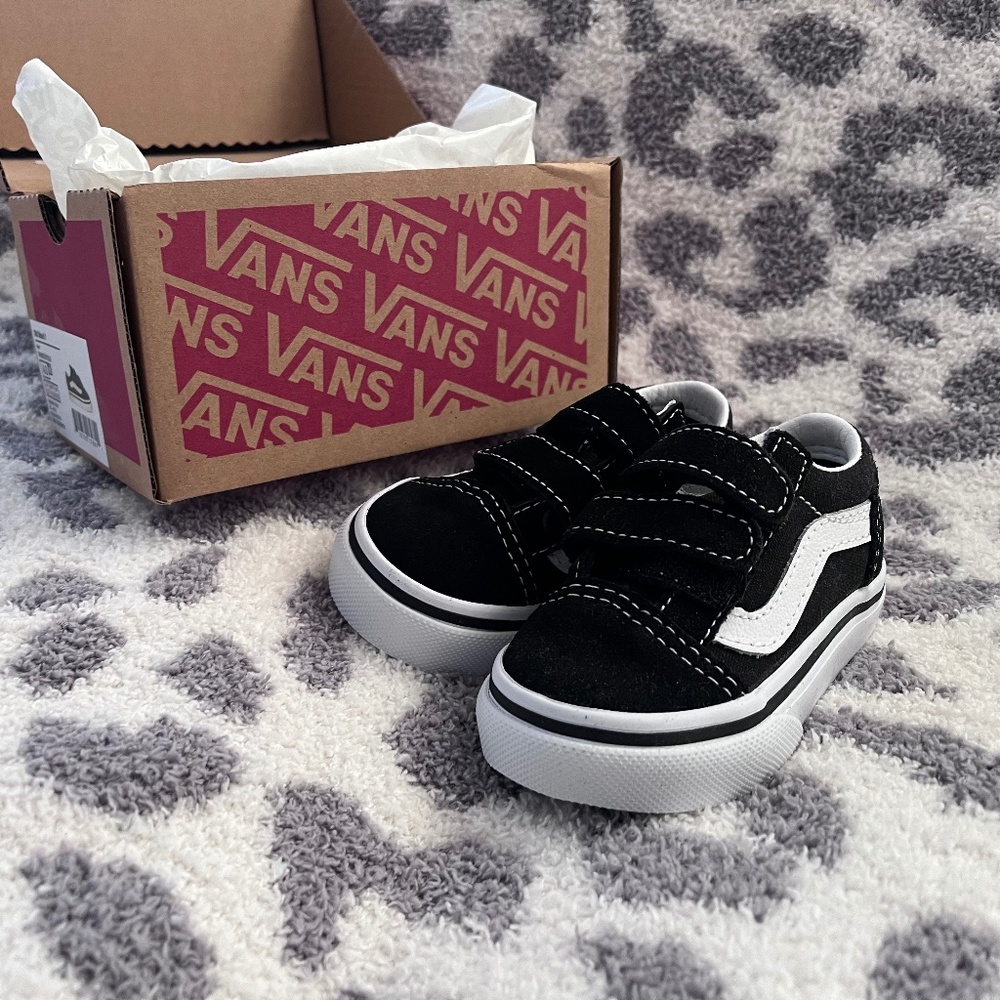 Size 4 Baby Vans - Brand New!